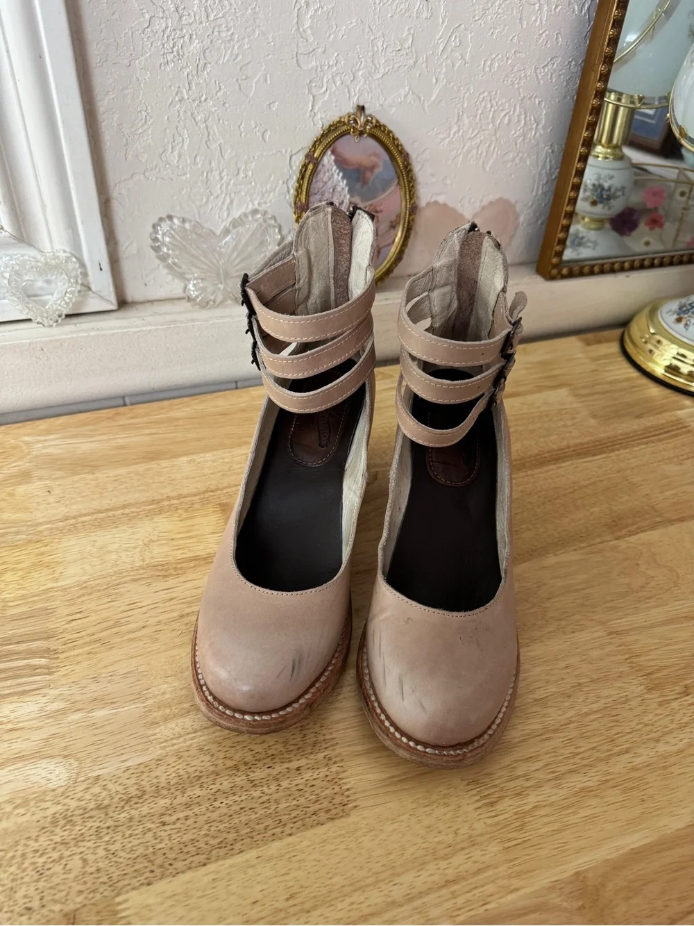 Freebird Randi Blush Leather Triple Buckle Block Heel Pumps Size 9 Indie Boho